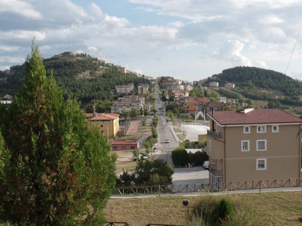 uitzicht op Viggiano vanaf Hotel Theotokos2 600